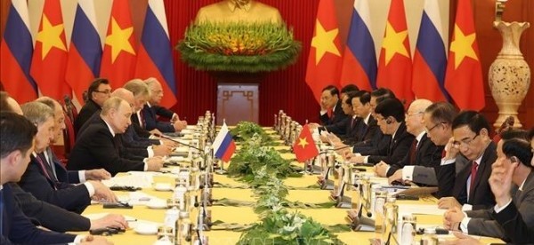 Tổng Bí thư Nguyễn Phú Trọng và Đoàn Việt Nam tại cuộc hội đàm với Tổng thống Liên bang Nga Vladimir Putin. Ảnh: Trí Dũng/TTXVN