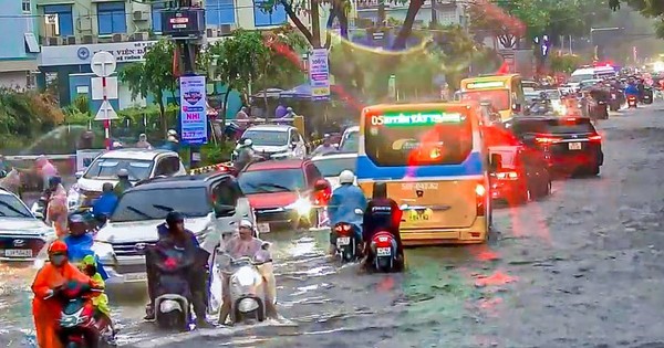 Da Nang: Nhieu tuyen pho ngap sau, xe co un tac