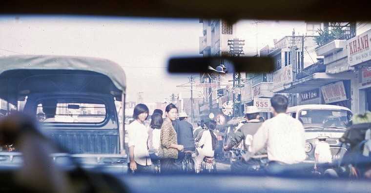 Buc tranh muon mau ve giao thong Sai Gon nam 1969