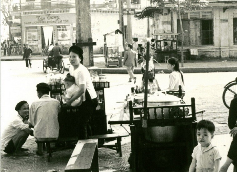View - 	Đời sống Hà Nội đầu thập niên 1950 qua ống kính người Đức