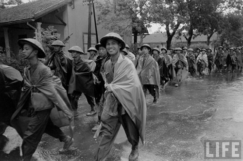 Anh quy hiem: Ha Noi vui nhu hoi ngay giai phong 10/10/1954-Hinh-12