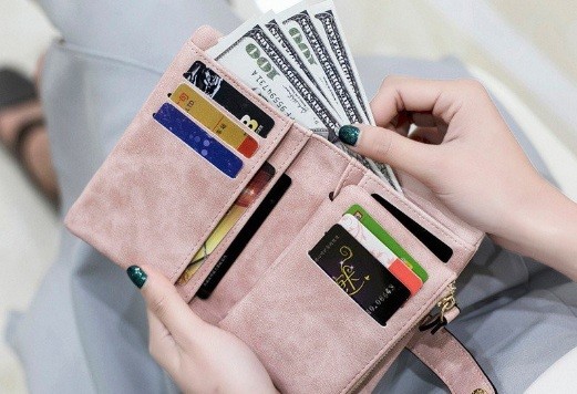 Mùng 1 đầu tháng bỏ vật phẩm hợp mệnh vào ví để tiền vào như nước