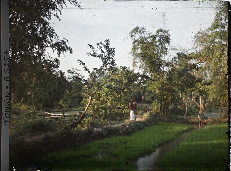 Thich thu cuoc song nong thon Bac Bo trong anh mau tram tuoi (2)-Hinh-10