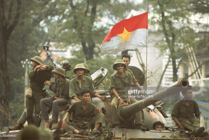 Thoi khac giai phong mien Nam 30/4/1975 qua anh phong vien nuoc ngoai-Hinh-4