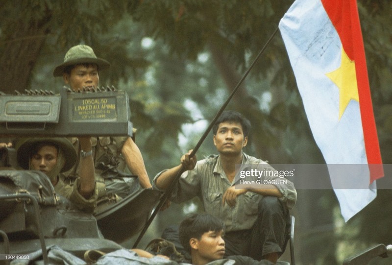 Thoi khac giai phong mien Nam 30/4/1975 qua anh phong vien nuoc ngoai-Hinh-6