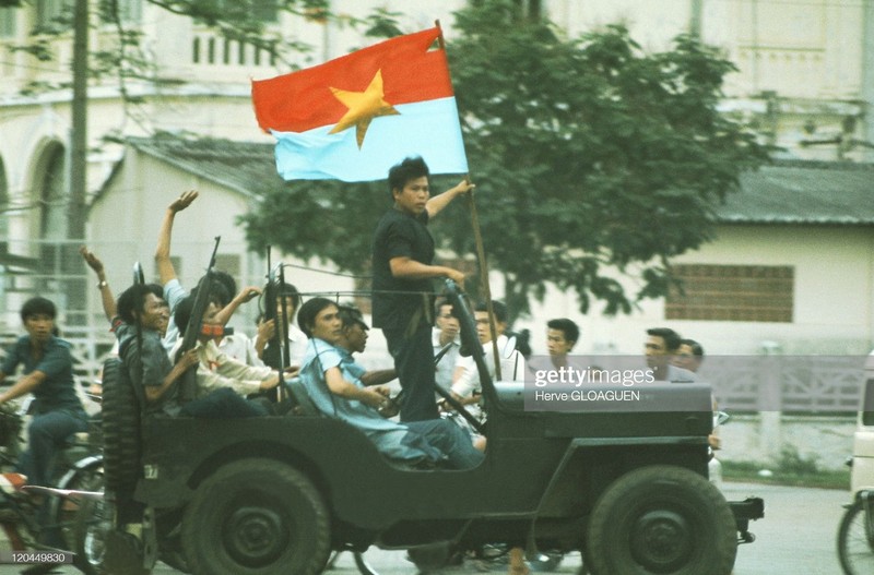 Thoi khac giai phong mien Nam 30/4/1975 qua anh phong vien nuoc ngoai-Hinh-11