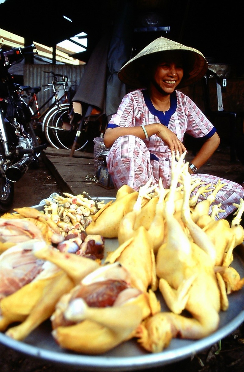 Loat anh “song dong day” ve khu pho co Ha Noi nam 1995-Hinh-7