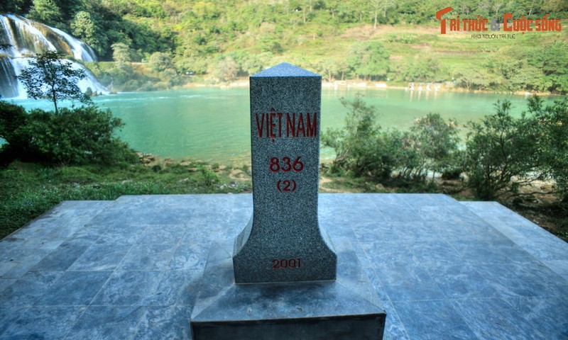 View - 	Cảnh tượng ở đường biên giới đẹp nhất thế giới của Việt Nam