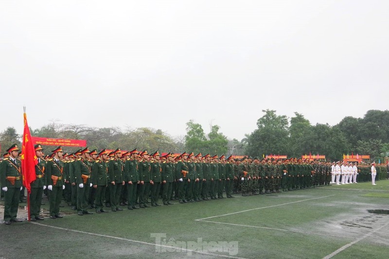 View - 	Mãn nhãn màn phô diễn sức mạnh của lực lượng vũ trang