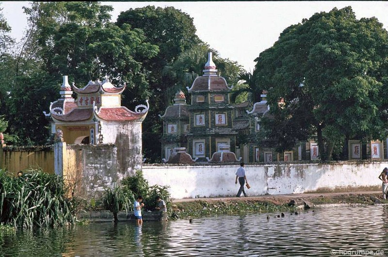 Ve dep moc cua loat chua noi tieng Ha Noi dau thap nien 1990-Hinh-11