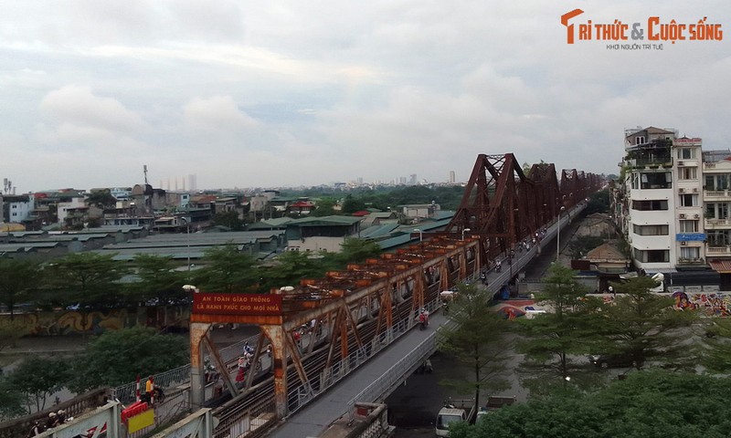 Hoi uc hao hung ngay 10/10/1954 tren cau co nhat Ha Noi-Hinh-9