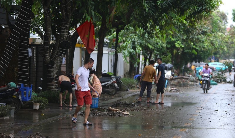 Nguoi dan khu 'biet thu trieu do' don dep, khac phuc mua lu the nao?-Hinh-10