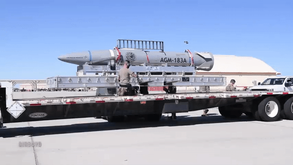 	"Pháo đài bay" B-52 của Mỹ phóng thành công tên lửa siêu vượt âm
