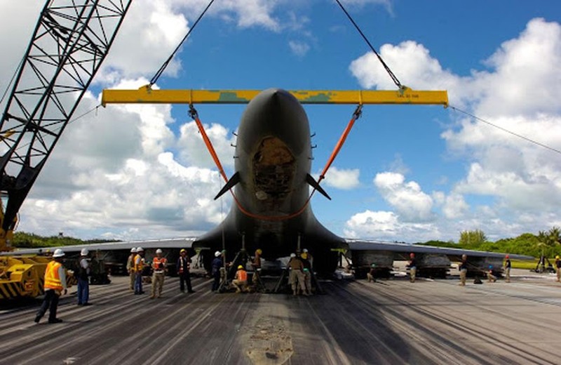 Oanh tac co B-1B Lancer bat ngo duoc “tai ngu” tu “nghia dia“-Hinh-15