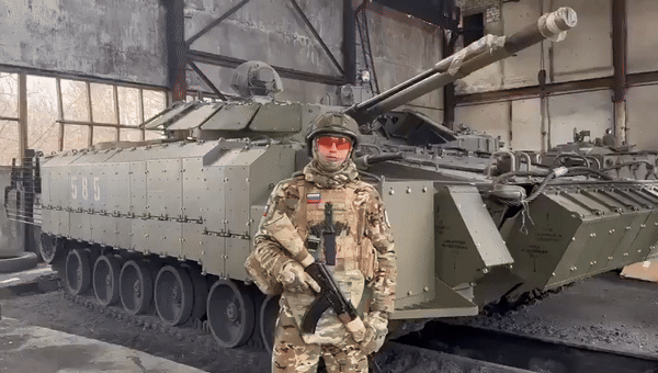 View - 	Nga tung chiến đấu bộ binh BMP-3 bản đặc biệt vào Ukraine