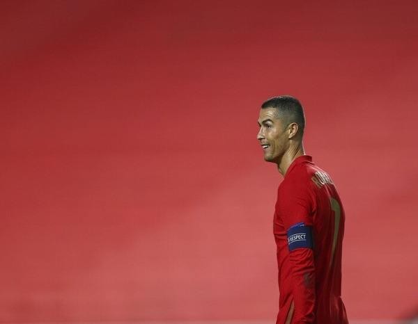 1 bài đăng của Ronaldo đủ để nuôi sống 10 gia đình/năm