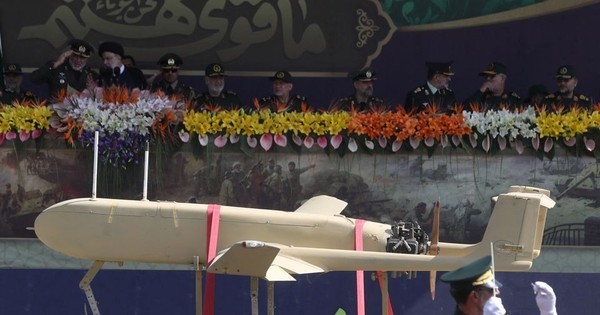 View - 	Iran khoe máy bay không người lái tầm hoạt động xa nhất thế giới