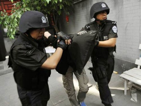 Cảnh sát Trung Quốc bắt giữ một nghi can dùng dao đam học sinh