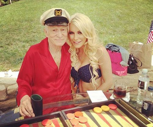 Hugh Hefner bên cạnh Crystal Harris. Ảnh: Wenn.