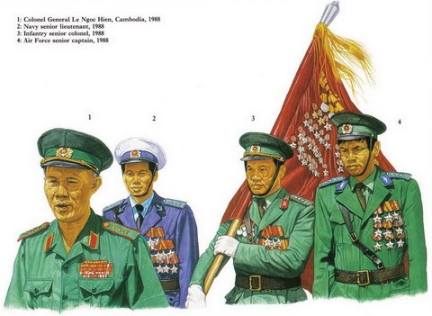 Từ trái qua phải: Thượng tướng Lê Ngọc Hiền; Thượng uý hải quân; Thượng tá lục quân; Thượng tá không quân năm 1988.