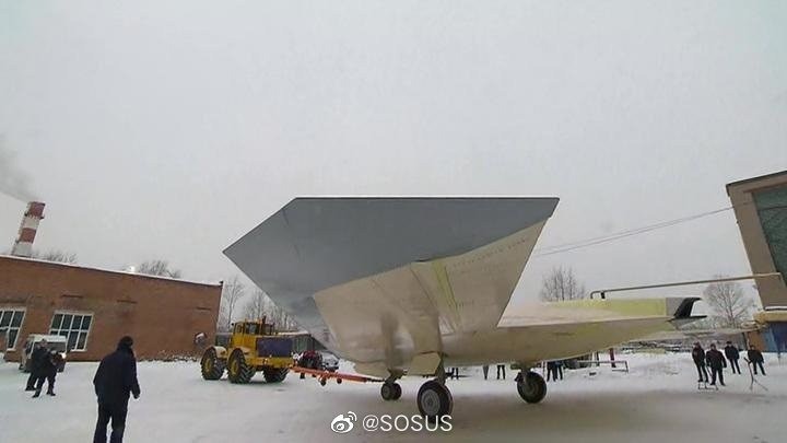 Can canh UAV S-70 Ohotnik phien ban cai tien vua duoc Nga trinh lang-Hinh-9