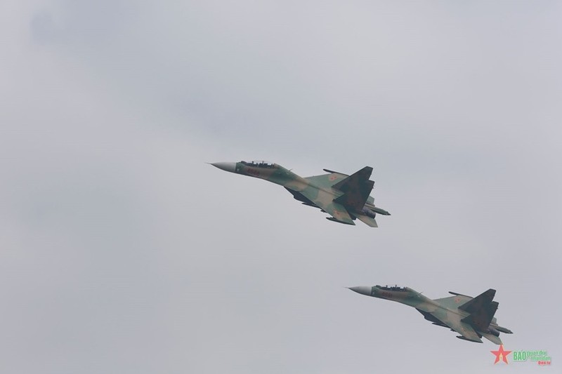 “Ho mang chua” Su-30MK2 hop luyen tren bau troi Thu do-Hinh-6