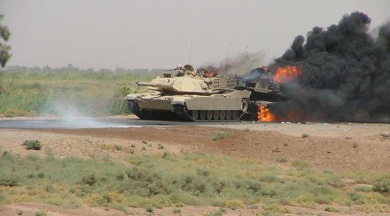 Dan phao xe tang T-55 co kha nang xuyen thung M1 Abrams?-Hinh-10