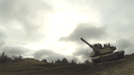 Dan phao xe tang T-55 co kha nang xuyen thung M1 Abrams?-Hinh-25