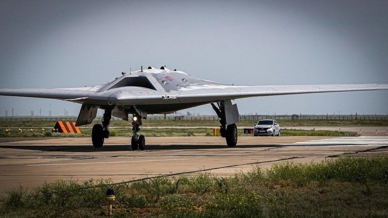 UAV tang hinh S-70 Okhotnik cua Nga tao ra 'thach thuc nghiem trong' doi voi My?-Hinh-11