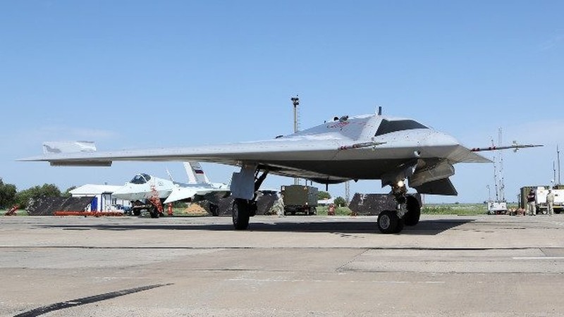 UAV tang hinh S-70 Okhotnik cua Nga tao ra 'thach thuc nghiem trong' doi voi My?-Hinh-12