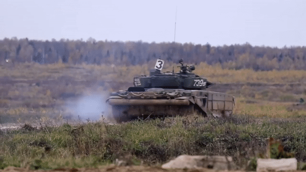 Xe tang T-72B3 Nga song sot than ky sau khi trung lien tiep hai ten lua-Hinh-14