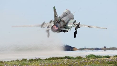 Phien quan ban ha may bay Su-22 cua khong quan Syria tai Idlib