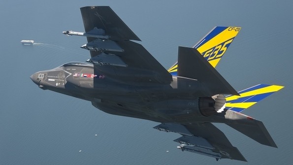 F-35 My co them ten lua thong minh AIM-9X, quyet 