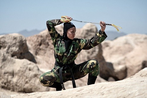 Bi an suc manh doi dac nhiem nu Ninja sat thu cua Iran-Hinh-9