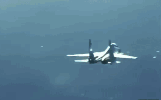 Su-35 Nga dong loat xuat kich chan may bay Israel, bao ve Syria?