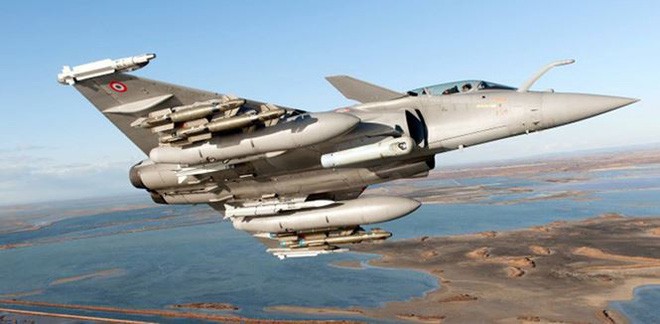 Giua thoi dai tiem kich the he 5, may bay Rafale lieu co 