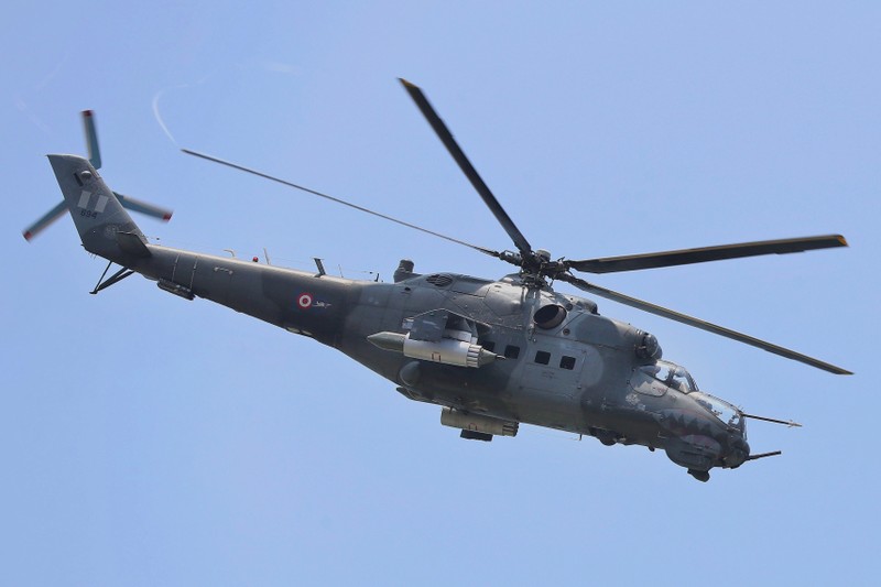 Bay qua thap, truc thang Mi-35 gay tan nan o Indonesia-Hinh-11