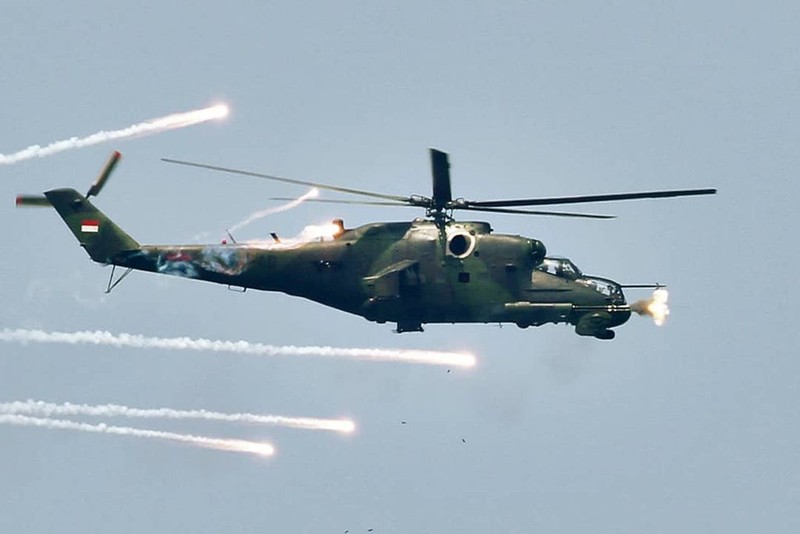 Bay qua thap, truc thang Mi-35 gay tan nan o Indonesia-Hinh-4