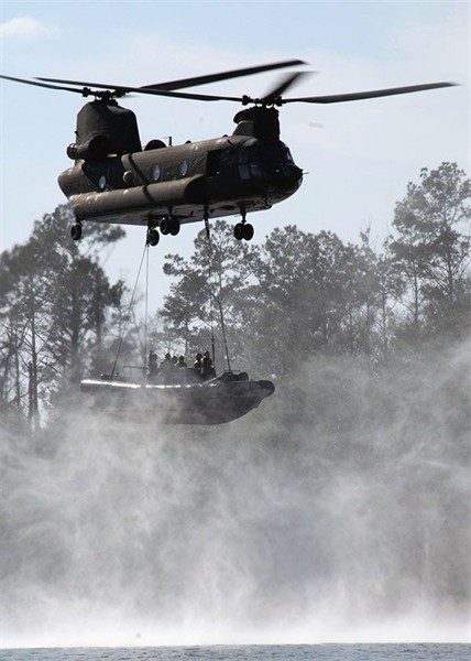 Khong quan My tham vong lon, tiep tuc nang cap truc thang CH-47 Chinook-Hinh-4