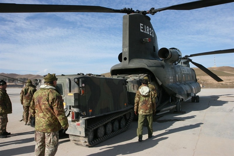 Khong quan My tham vong lon, tiep tuc nang cap truc thang CH-47 Chinook-Hinh-7