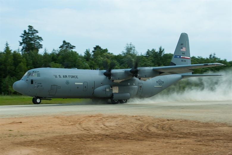 Lockheed Martin lap ky luc cuc soc voi may bay van tai C-130 Hercules-Hinh-5