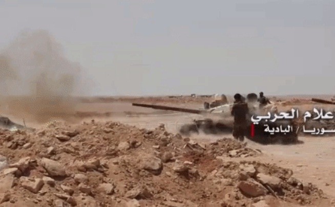 Xe tang T-62M cua Nga tan tanh o chien truong Idlib, Latakia-Hinh-5