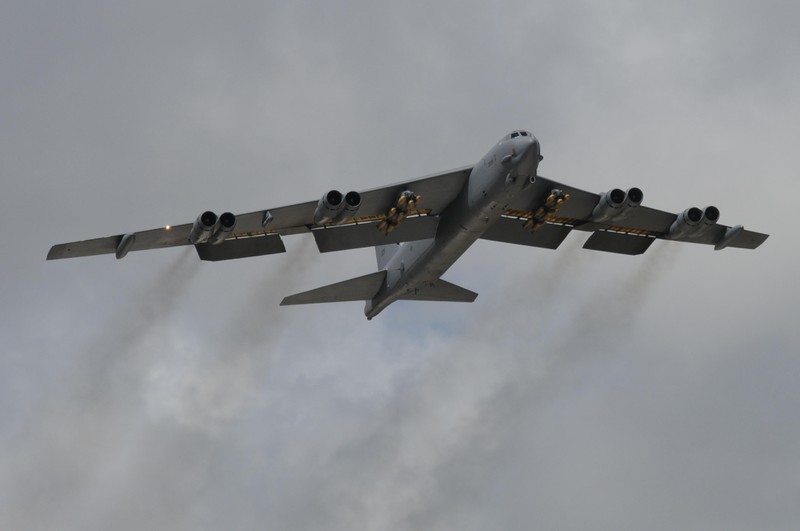 May bay B-52 My nghi roi cua so khi tap tran thi uy truoc Nga-Hinh-11