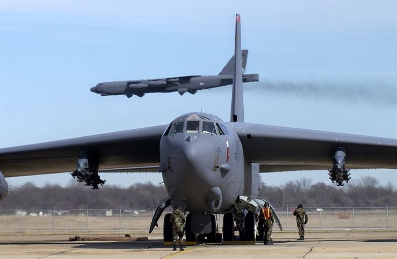 May bay B-52 My nghi roi cua so khi tap tran thi uy truoc Nga-Hinh-21