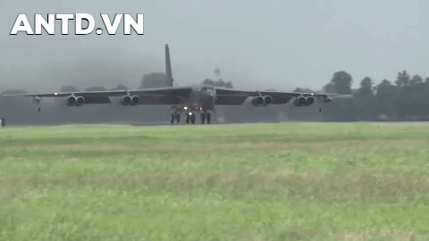 May bay B-52 My nghi roi cua so khi tap tran thi uy truoc Nga-Hinh-22