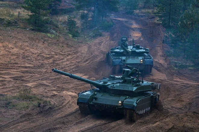 Nga co them xe tang T-80BVM nang cap cuc manh, NATO so tai mat?-Hinh-17