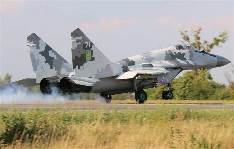 Khong quan Ukraine nhan lo tiem kich MiG-29 chuan NATO dau tien-Hinh-9