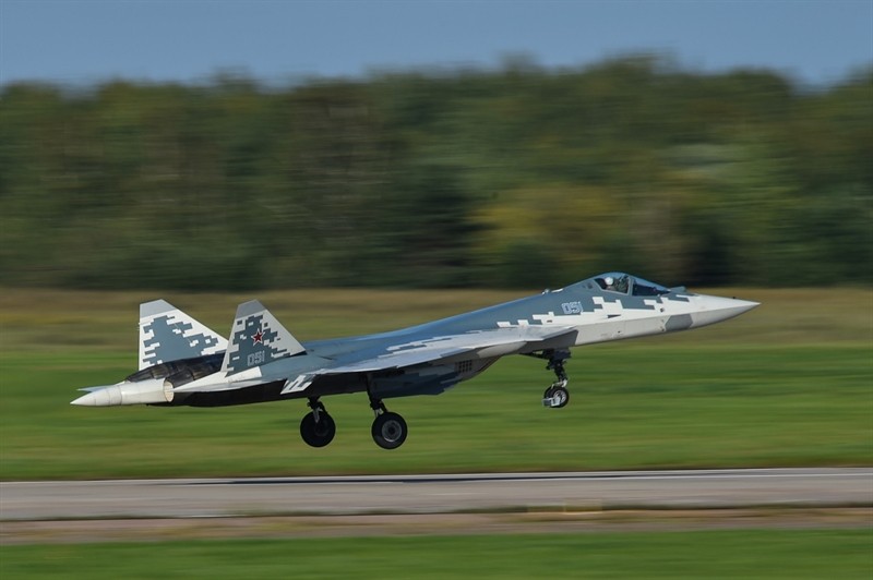 Hoan thien dong co kem, Su-57 Nga van chua thoat khoi cai bong Su-35