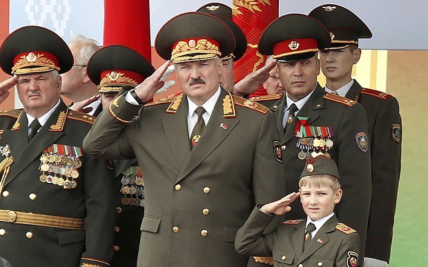 Belarus ngay cang than voi NATO - EU, Nga sap mat di 