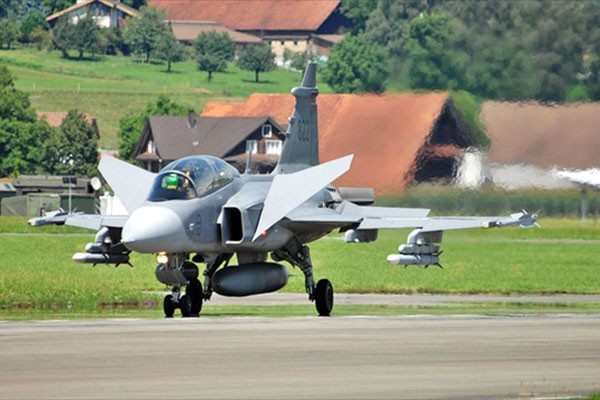 Nga khang dinh tiem kich da nang JAS-39E Gripen-E 